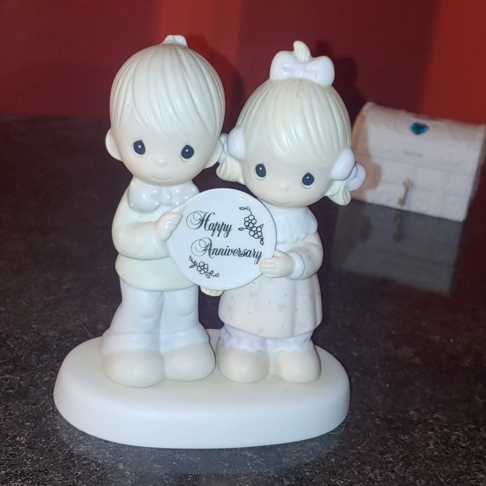 PRECIOUS MOMENTS HAPPY ANNIVERSARY
